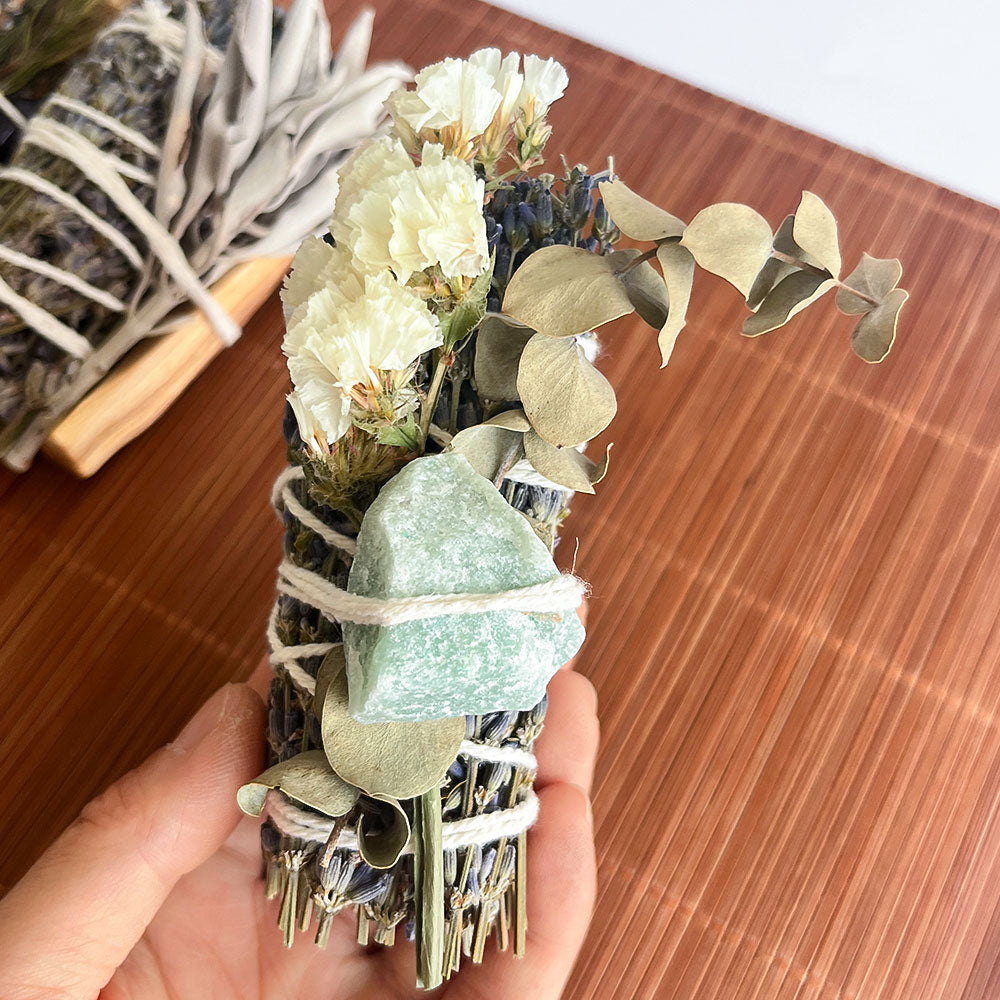 Lavendel Räucher-Set mit Weißem Salbei, Palo Santo & Kristallen