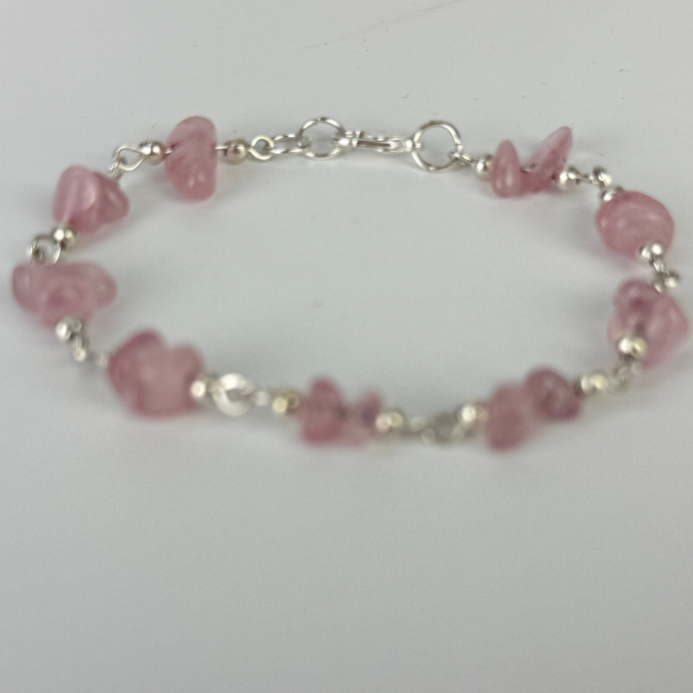 Rosenquarz-Armband „Herzensenergie“ – Handgefertigt in Lima, Peru, für schmale Handgelenke