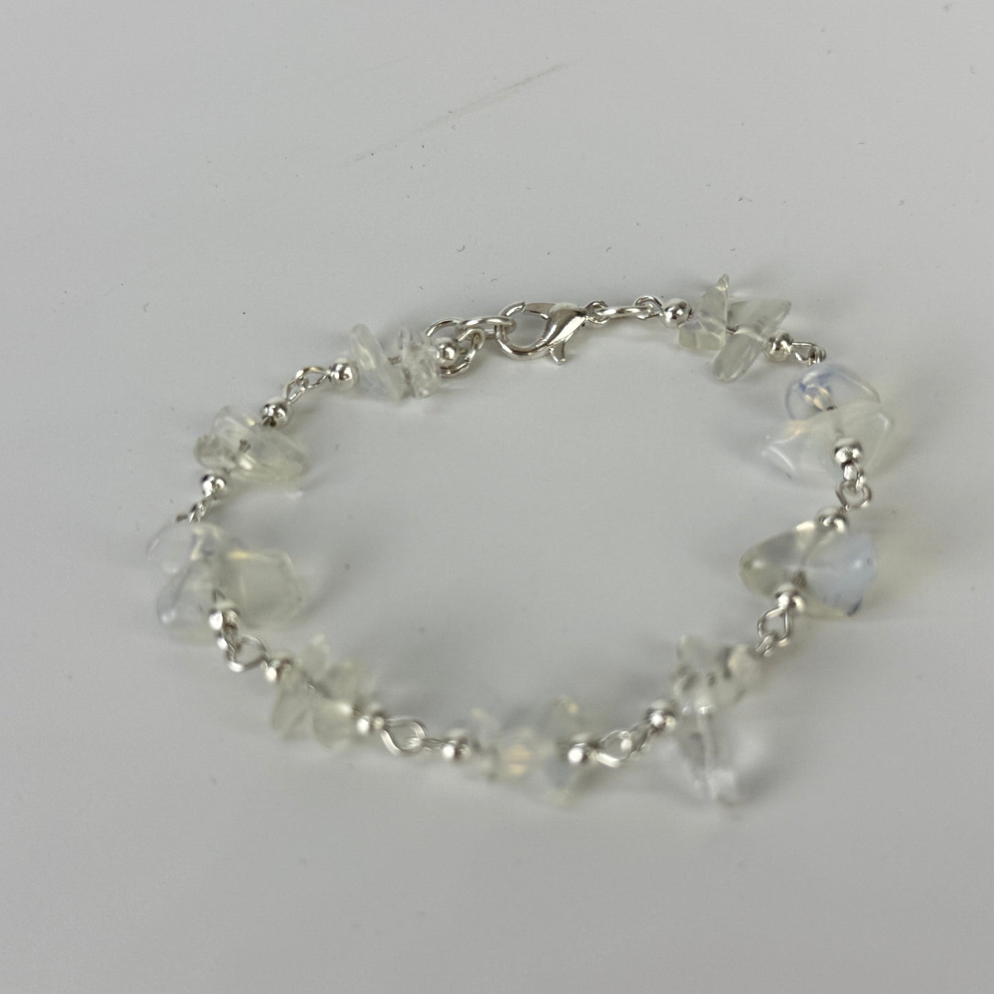 Mondstein-Armband „Intuitionskraft“ – Handgefertigt in Lima, Peru, für schmale Handgelenke