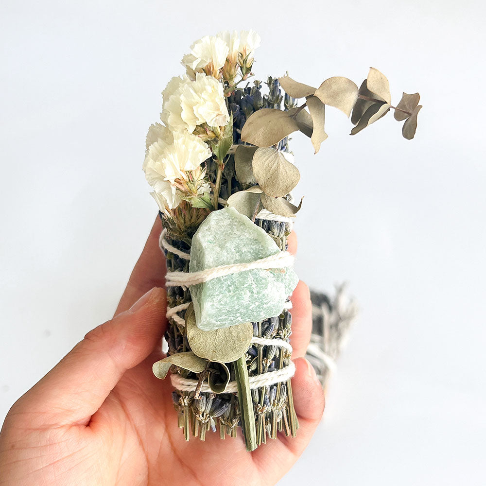 Lavendel Räucher-Set mit Weißem Salbei, Palo Santo & Kristallen