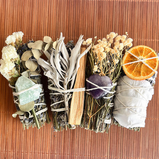 Lavendel Räucher-Set mit Weißem Salbei, Palo Santo & Kristallen