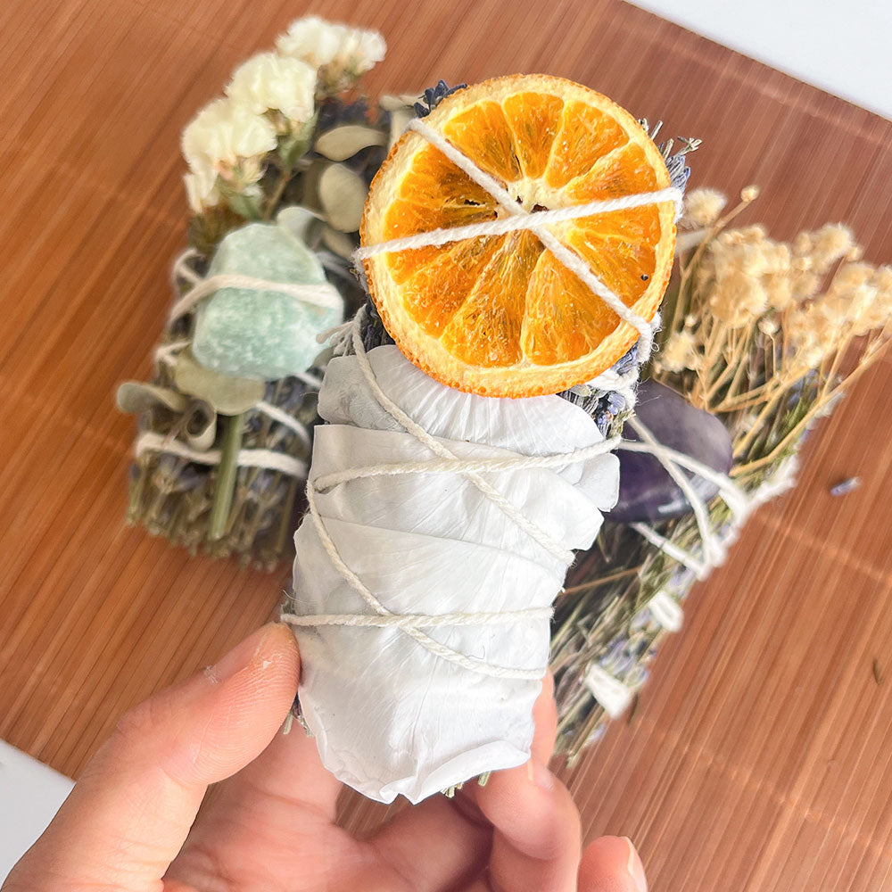 Lavendel Räucher-Set mit Weißem Salbei, Palo Santo & Kristallen