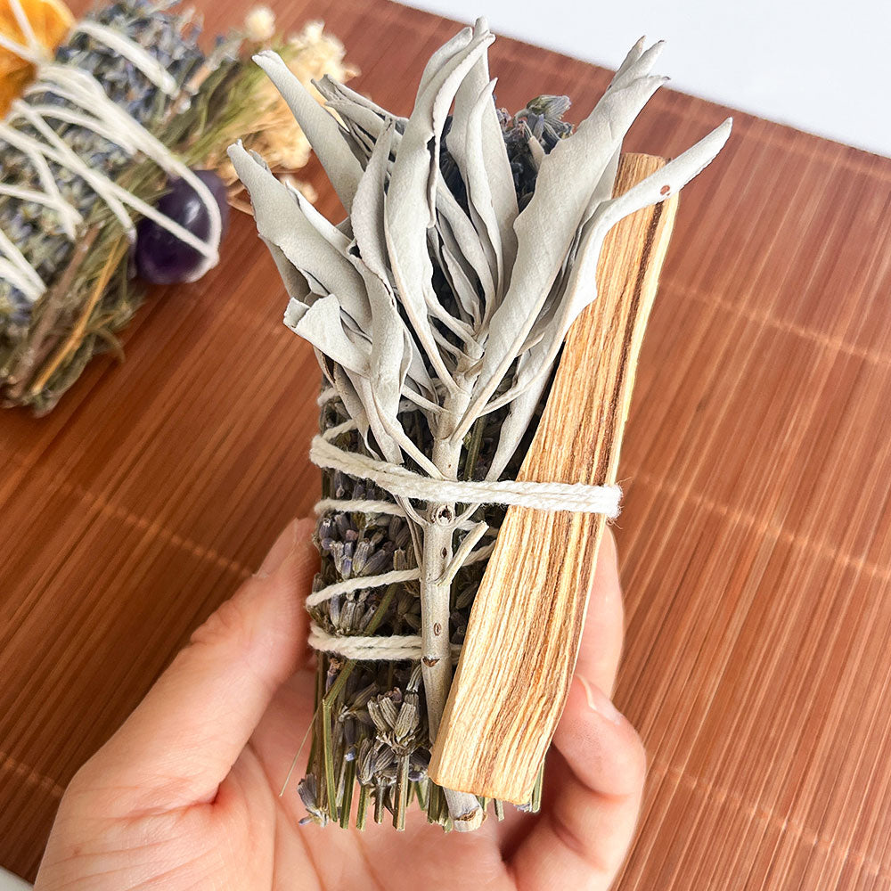 Lavendel Räucher-Set mit Weißem Salbei, Palo Santo & Kristallen