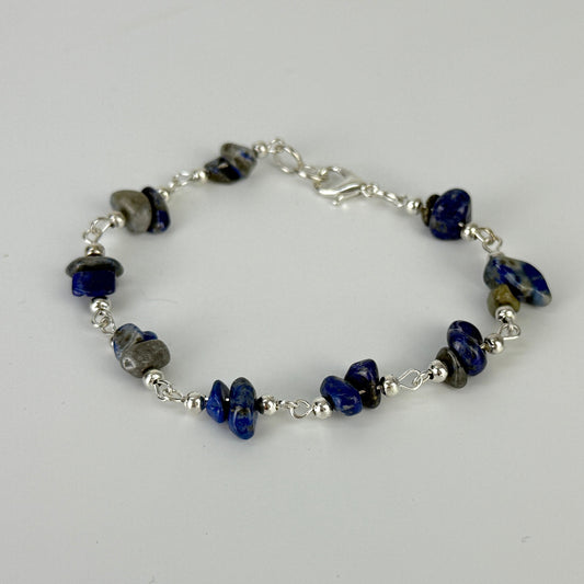 Lapislazuli-Armband „Klarheitsenergie“ – Handgefertigt in Lima, Peru, für schmale Handgelenke
