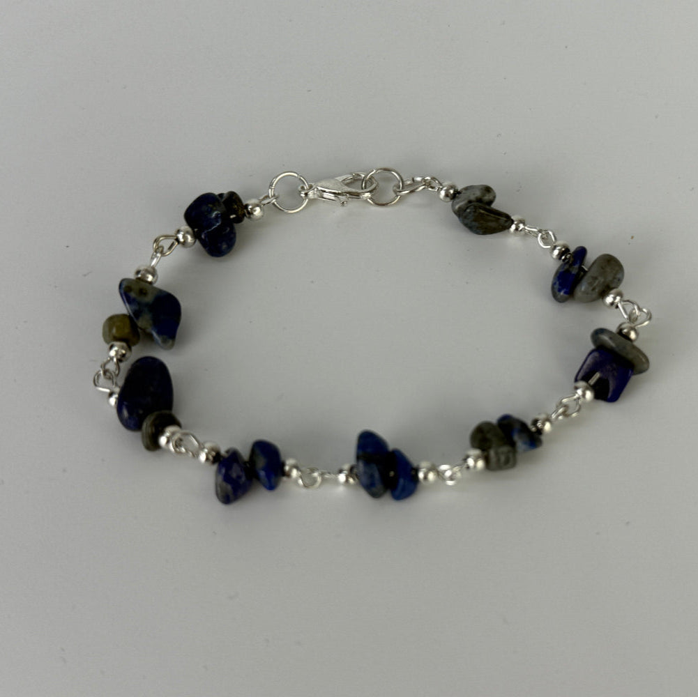Lapislazuli-Armband „Klarheitsenergie“ – Handgefertigt in Lima, Peru, für schmale Handgelenke