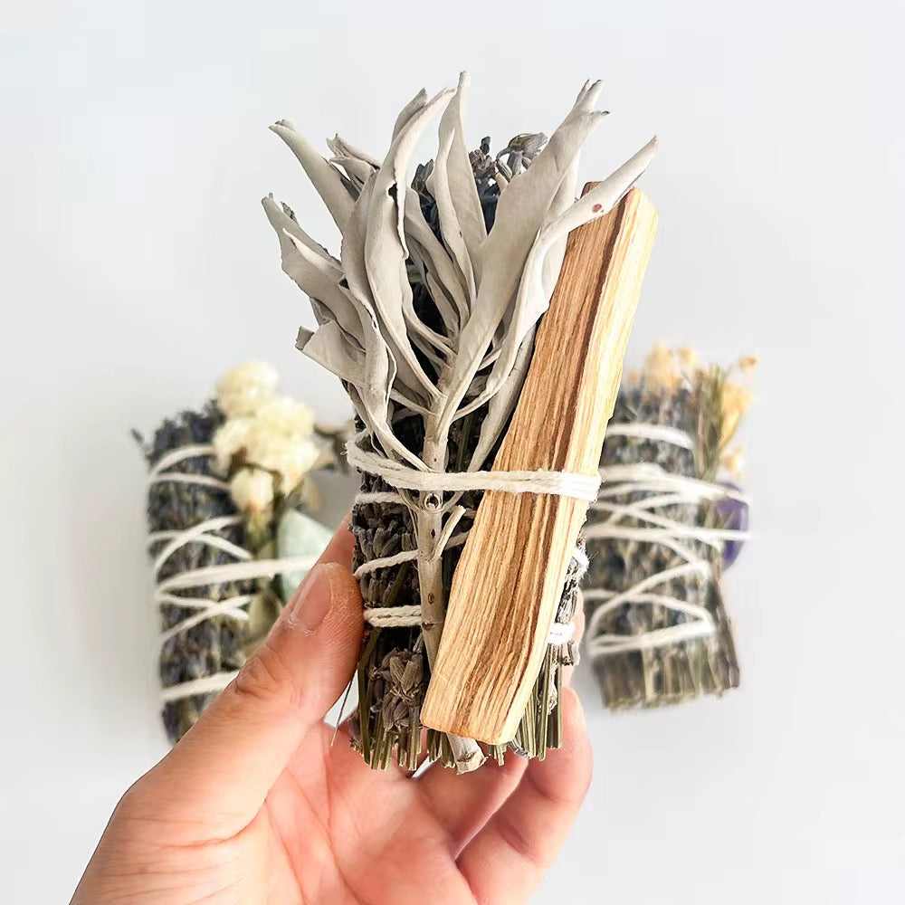 Lavendel Räucher-Set mit Weißem Salbei, Palo Santo & Kristallen