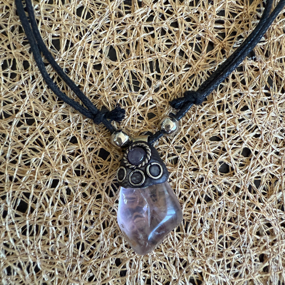 Handgefertigte Amethyst-Halskette aus Peru – Ruhe & Spiritualität