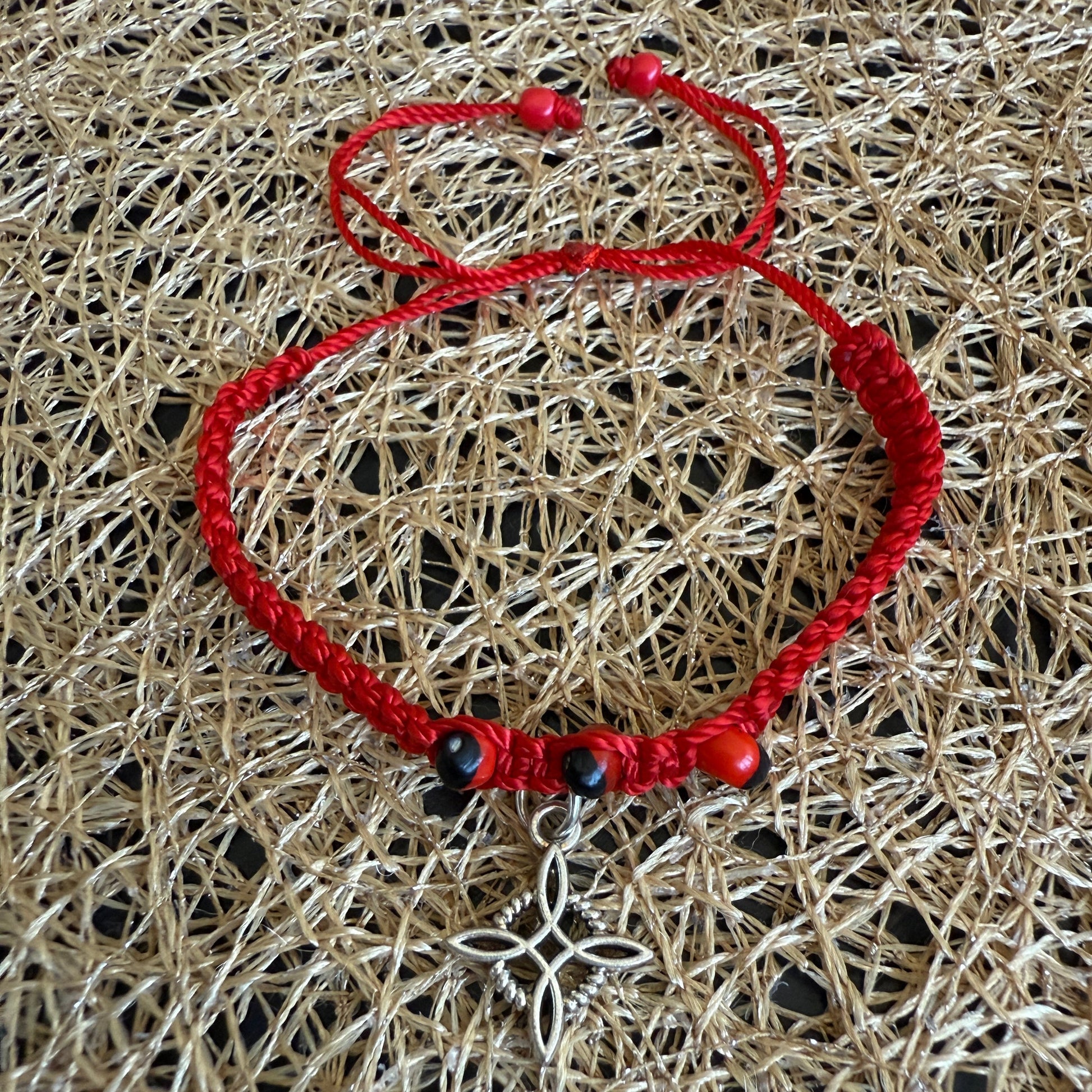 Handgefertigtes Rotes Hexenarmband aus Peru – Schutz & Energie