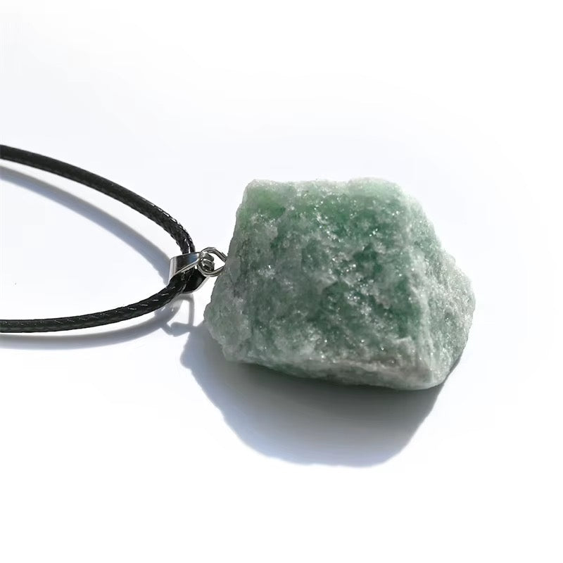 Edelstein-Anhänger mit Kette – SOUL STONE Detail