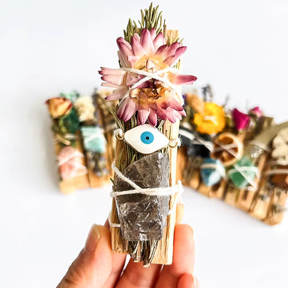 Palo Santo Ritualbündel mit Rauchquarz, Blüte und Evil Eye