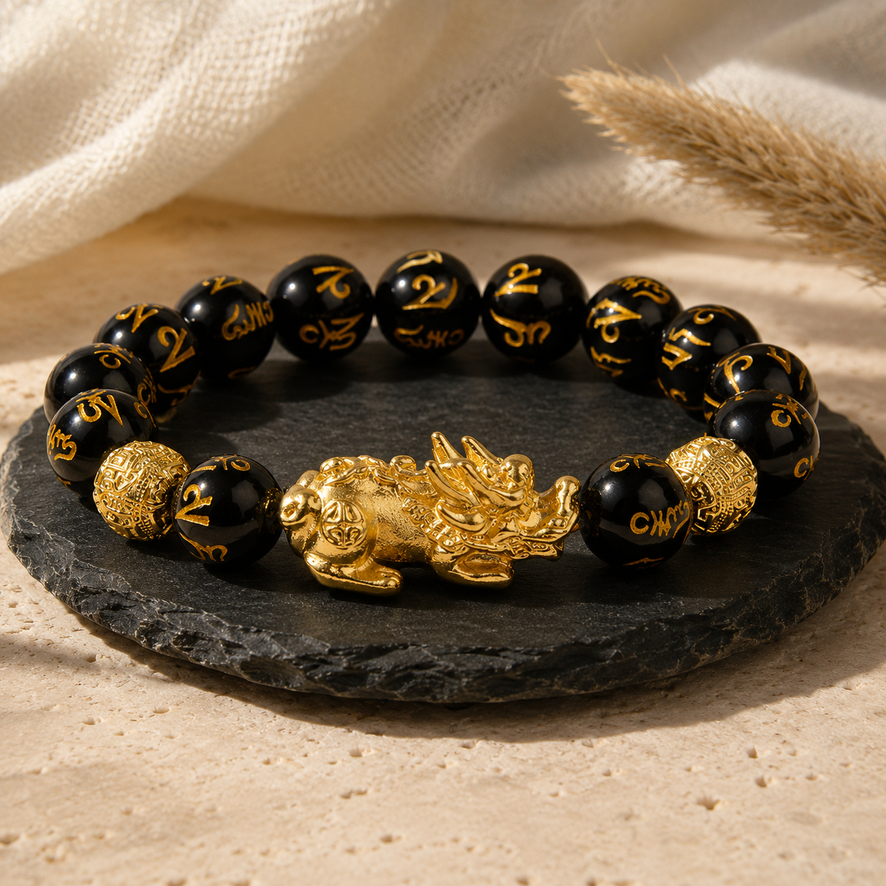 WOHLSTAND Pixiu-Armband mit goldfarbenen Mantra-Zeichen