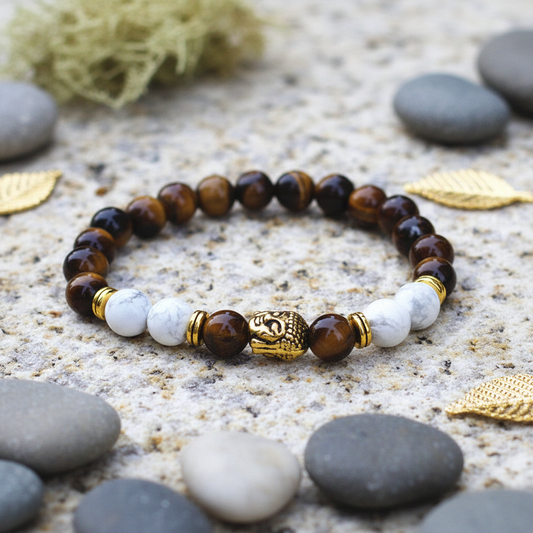 Tigerauge Buddha Armband auf Stein