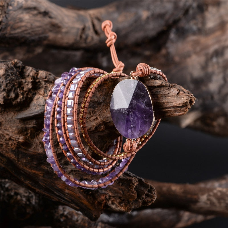 Mehrfach gewickeltes Natursteinarmband in Violett
