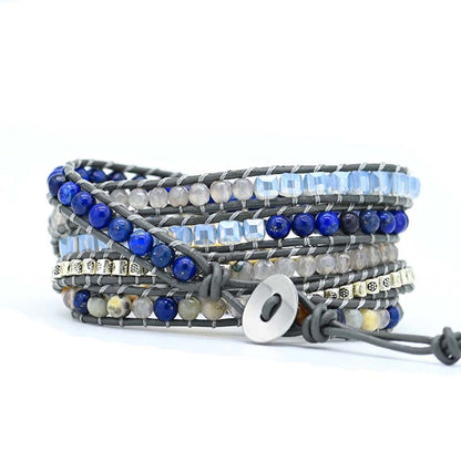Dreifach verstellbarer Knopfverschluss des Lapislazuli-Wickelarmbands