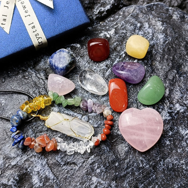 CHAKRA BOX - Set für Meditation mit Steinen, Armband und Kristall-Anhänger - Juwelanda