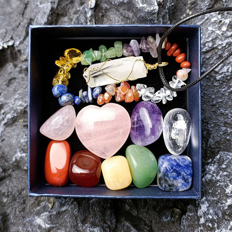 CHAKRA BOX - Set für Meditation mit Steinen, Armband und Kristall-Anhänger - Juwelanda
