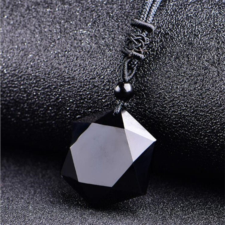Schwarzer Obsidian-Anhänger mit verstellbarem Band